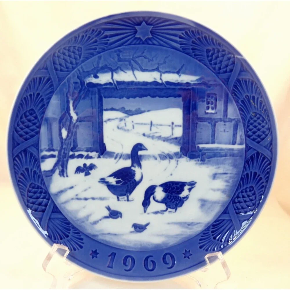 Royal Copenhagen 1969 Kai Lange Christmas Plate In the Old Farm Yard